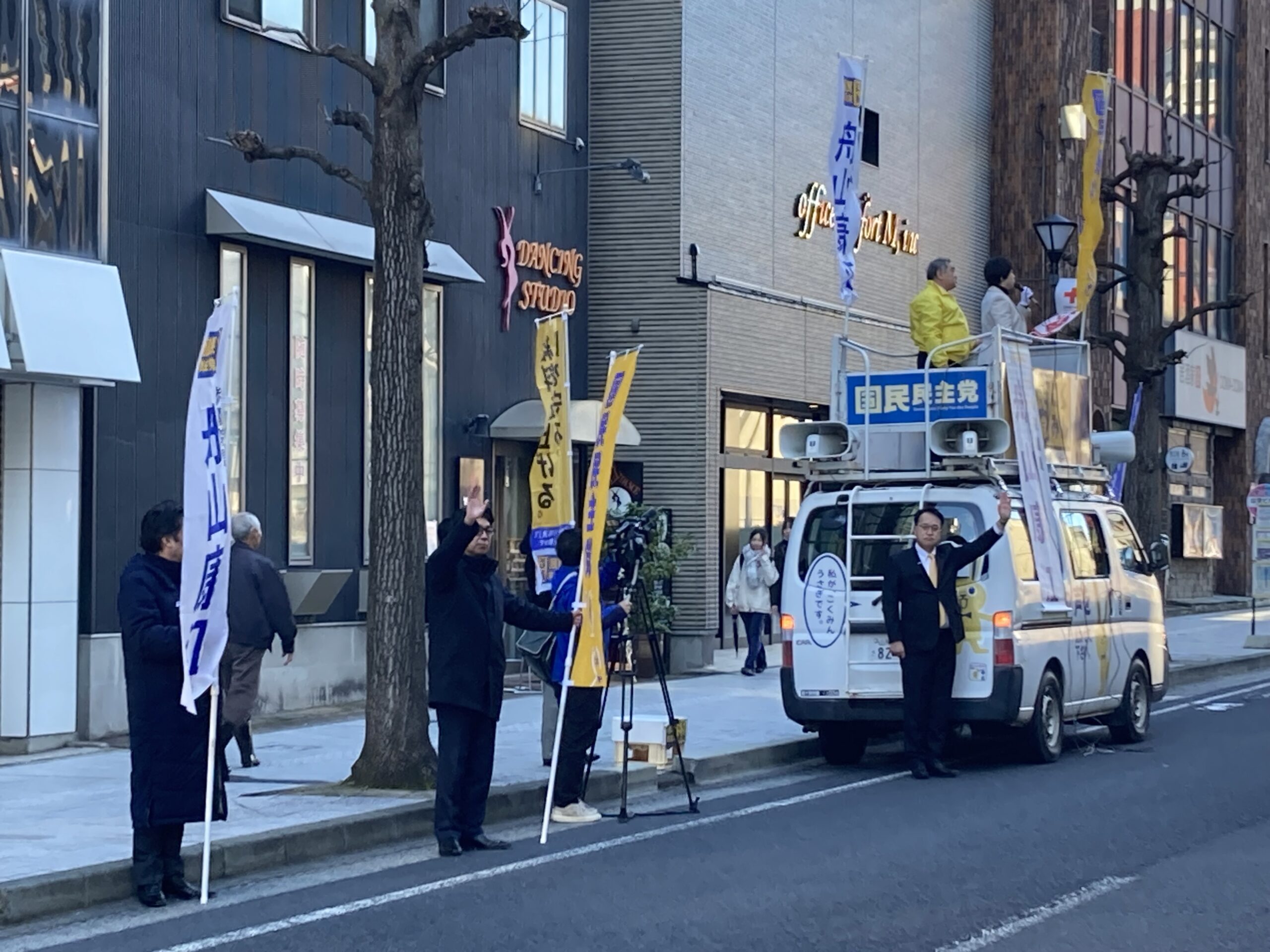 県連幹事が順番に街頭演説